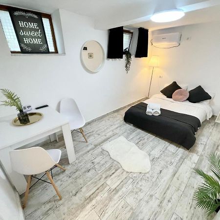 The Temple Studio Bucureşti Ngoại thất bức ảnh